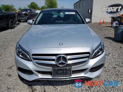 Piąte zdjęcie samochodu w środku: 2016 MERCEDES-BENZ C 300 4MATIC VIN:55SWF4KBXGU175350 - miniatura