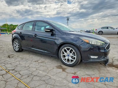 Czwarte zdjęcie samochodu z boku: 2015 FORD FOCUS SE VIN:1FADP3K2XFL200670 - miniatura