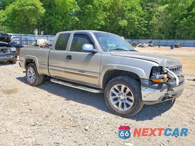 Czwarte zdjęcie samochodu z boku: 2002 CHEVROLET SILVERADO K1500 VIN:2GCEK19T221371493 - miniatura