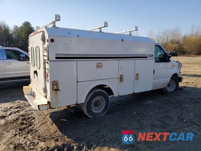 Trzecie zdjęcie samochodu z tyłu: 2017 FORD ECONOLINE E350 SUPER DUTY CUTAWAY VAN VIN:1FDWE3F66HDC46494 - miniatura