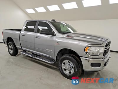 Czwarte zdjęcie samochodu z boku: 2022 RAM 2500 BIG HORN VIN:3C6UR5DL7NG423029 - miniatura