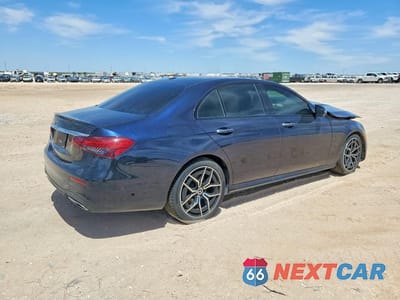 Trzecie zdjęcie samochodu z tyłu: 2022 MERCEDES-BENZ E 350 VIN:W1KZF8DB8NB091830 - miniatura