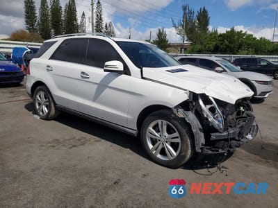 Czwarte zdjęcie samochodu z boku: 2016 MERCEDES-BENZ GLE 350 4MATIC VIN:4JGDA5HB5GA728270 - miniatura