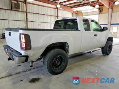 Trzecie zdjęcie samochodu z tyłu: 2011 GMC SIERRA K1500 SLE VIN:1GTR2VE31BZ460655 - miniatura