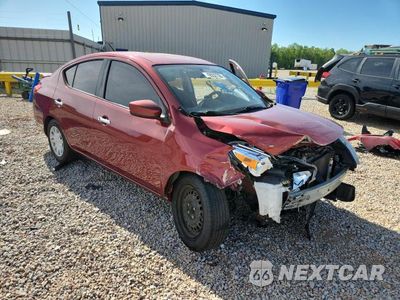 Czwarte zdjęcie samochodu z boku: 2018 NISSAN VERSA SV VIN:3N1CN7AP0JL820931 - miniatura