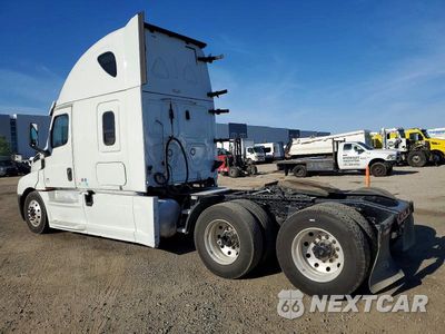 Trzecie zdjęcie samochodu z tyłu: 2020 FREIGHTLINER CASCADIA 126 SEMI TRUCK VIN:3AKJHHDR2LSLR1480 - miniatura