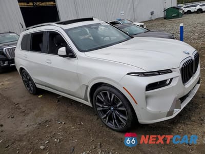 Czwarte zdjęcie samochodu z boku: 2023 BMW X7 XDRIVE40I VIN:5UX23EM06P9R58099 - miniatura