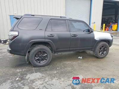 Trzecie zdjęcie samochodu z tyłu: 2019 TOYOTA 4RUNNER SR5 VIN:JTEZU5JR6K5194721 - miniatura