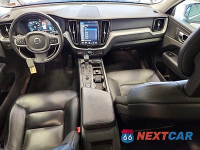 Zdjęcie 8 z 13 samochodu: 2018 VOLVO XC60 T5 VIN:LYV102RK9JB083419 - miniatura