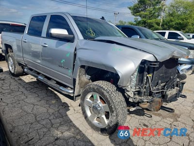 Czwarte zdjęcie samochodu z boku: 2016 CHEVROLET SILVERADO K2500 HEAVY DUTY LT VIN:1GC1KVEG7GF279861 - miniatura