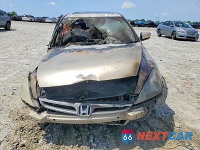 Piąte zdjęcie samochodu w środku: 2006 HONDA ACCORD VIN:1HGCM66546A039203 - miniatura