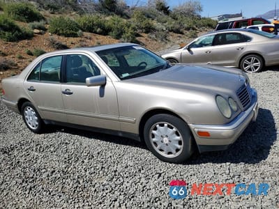 Czwarte zdjęcie samochodu z boku: 1999 MERCEDES-BENZ E 320 4MATIC VIN:WDBJF82H0XX022598 - miniatura