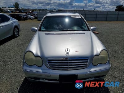 Piąte zdjęcie samochodu w środku: 2003 MERCEDES-BENZ C 240 VIN:WDBRF61J63A470885 - miniatura