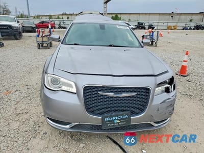 Piąte zdjęcie samochodu w środku: 2015 CHRYSLER 300 LIMITED VIN:2C3CCARG4FH899416 - miniatura