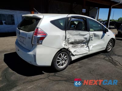 Trzecie zdjęcie samochodu z tyłu: 2015 TOYOTA PRIUS V THREE VIN:JTDZN3EU9FJ018487 - miniatura