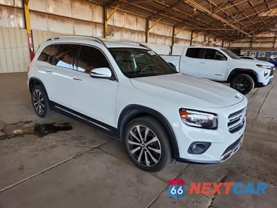 Czwarte zdjęcie samochodu z boku: 2023 MERCEDES-BENZ GLB 250 4MATIC VIN:W1N4M4HB3PW331741 - miniatura