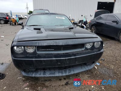 Piąte zdjęcie samochodu w środku: 2014 DODGE CHALLENGER SXT VIN:2C3CDYAG5EH238672 - miniatura