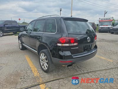 Trzecie zdjęcie samochodu z tyłu: 2008 VOLKSWAGEN TOUAREG 2 V8 VIN:WVGCB77L18D060577 - miniatura