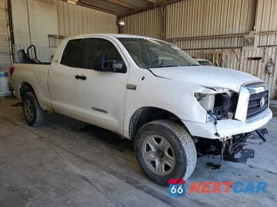 Czwarte zdjęcie samochodu z boku: 2008 TOYOTA TUNDRA SR5 VIN:5TFRV54178X049305 - miniatura