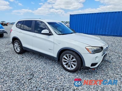 Czwarte zdjęcie samochodu z boku: 2017 BMW X3 SDRIVE28I VIN:5UXWZ7C32H0V87150 - miniatura