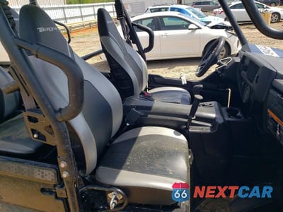 Piąte zdjęcie samochodu w środku: 2025 KAWASAKI TERYX UTILITY VEHICLE VIN:JKBRTCJ11SB511978 - miniatura