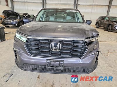Piąte zdjęcie samochodu w środku: 2023 HONDA PILOT LX VIN:5FNYG2H24PB010705 - miniatura