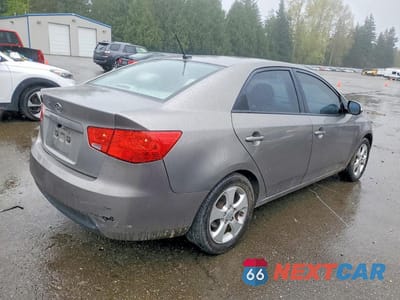 Trzecie zdjęcie samochodu z tyłu: 2010 KIA FORTE EX VIN:KNAFU4A26A5250768 - miniatura
