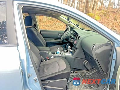 Piąte zdjęcie samochodu w środku: 2013 NISSAN ROGUE S VIN:JN8AS5MV0DW147332 - miniatura