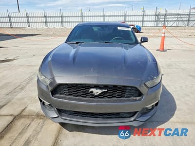 Piąte zdjęcie samochodu w środku: 2015 FORD MUSTANG VIN:1FA6P8THXF5350534 - miniatura