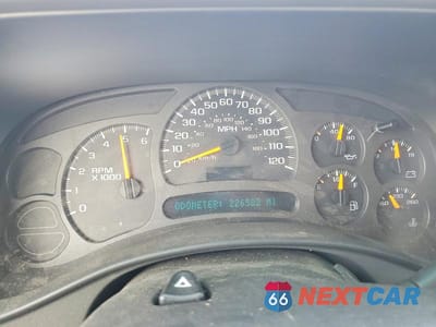 Zdjęcie 9 z 13 samochodu: 2003 CHEVROLET SUBURBAN VIN:1GNEC16Z83J166829 - miniatura