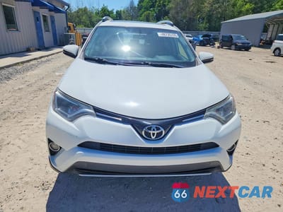 Piąte zdjęcie samochodu w środku: 2016 TOYOTA RAV4 XLE VIN:JTMWFREV1GD082633 - miniatura