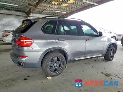 Trzecie zdjęcie samochodu z tyłu: 2011 BMW X5 XDRIVE50I VIN:5UXZV8C56BL418013 - miniatura