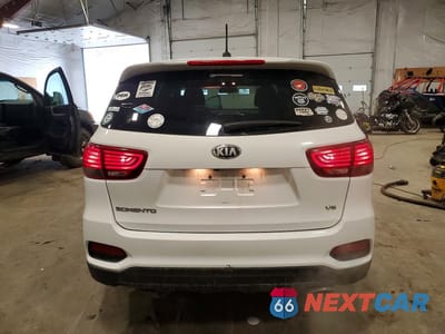 Zdjęcie 6 z 12 samochodu: 2019 KIA SORENTO LX V6 VIN:5XYPGDA50KG564014 - miniatura