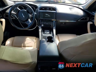 Zdjęcie 8 z 13 samochodu: 2017 JAGUAR F-PACE PREMIUM VIN:SADCJ2BV4HA067080 - miniatura