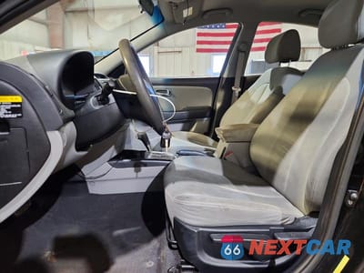 Zdjęcie 7 z 13 samochodu: 2010 HYUNDAI ELANTRA GLS VIN:KMHDU4AD3AU140211 - miniatura
