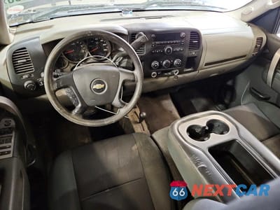 Zdjęcie 8 z 11 samochodu: 2010 CHEVROLET SILVERADO K1500 LS VIN:3GCRKREAXAG276996 - miniatura