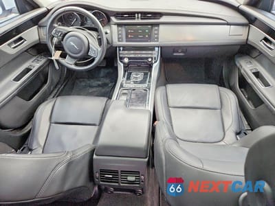 Zdjęcie 8 z 12 samochodu: 2018 JAGUAR XF VIN:SAJBR4FX5JCY70175 - miniatura