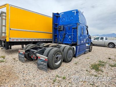 Czwarte zdjęcie samochodu z boku: 2022 FREIGHTLINER CASCADIA 126