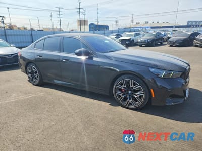 Czwarte zdjęcie samochodu z boku: 2025 BMW 530 I VIN:WBA43FJ0XSCT63902 - miniatura