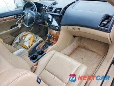 Zdjęcie 8 z 11 samochodu: 2004 HONDA ACCORD EX VIN:1HGCM82674A016828 - miniatura