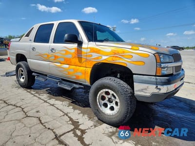Czwarte zdjęcie samochodu z boku: 2004 CHEVROLET AVALANCHE K1500 VIN:3GNEK12T44G126349 - miniatura