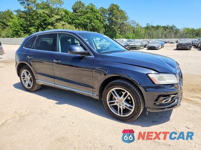 Czwarte zdjęcie samochodu z boku: 2017 AUDI Q5 PREMIUM VIN:WA1C2AFP4HA098662 - miniatura