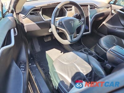 Zdjęcie 8 z 12 samochodu: 2013 TESLA MODEL S VIN:5YJSA1CN3DFP03442 - miniatura