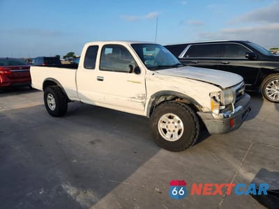 Czwarte zdjęcie samochodu z boku: 1999 TOYOTA TACOMA XTRACAB VIN:4TAWN72N4XZ515291 - miniatura