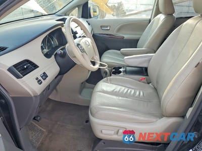 Zdjęcie 7 z 12 samochodu: 2014 TOYOTA SIENNA XLE 8-PASSENGER VIN:5TDYK3DC1ES446326 - miniatura