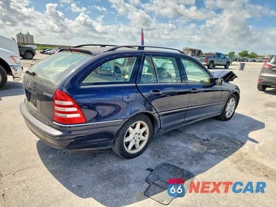 Trzecie zdjęcie samochodu z tyłu: 2004 MERCEDES-BENZ C 240 SPORTWAGON 4MATIC VIN:WDBRH81J54F452372 - miniatura