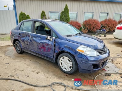 Czwarte zdjęcie samochodu z boku: 2010 NISSAN VERSA 1.8 S VIN:3N1BC1APXAL450408 - miniatura