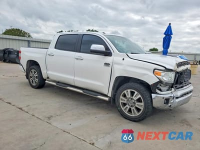 Czwarte zdjęcie samochodu z boku: 2014 TOYOTA TUNDRA CREWMAX PLATINUM VIN:5TFAW5F19EX352363 - miniatura