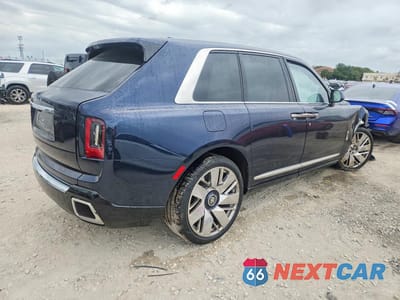 Trzecie zdjęcie samochodu z tyłu: 2025 ROLLS-ROYCE CULLINAN VIN:SLA13HA05SU228281 - miniatura