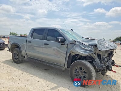 Czwarte zdjęcie samochodu z boku: 2024 CHEVROLET SILVERADO K1500 ZR2 VIN:3GCUDHE83RG198309 - miniatura